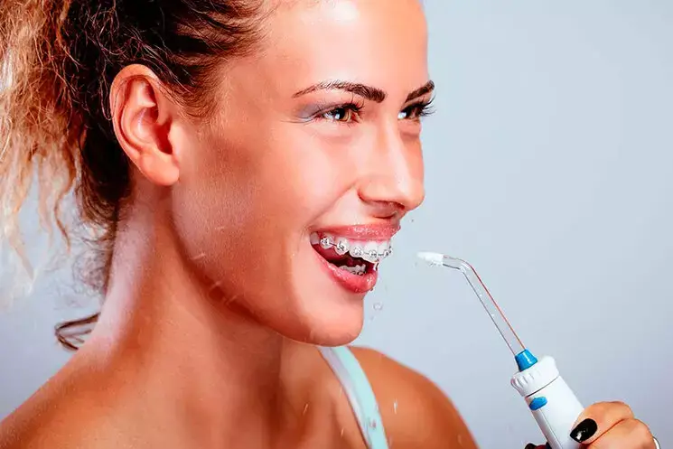El mejor irrigador dental para ortodoncia